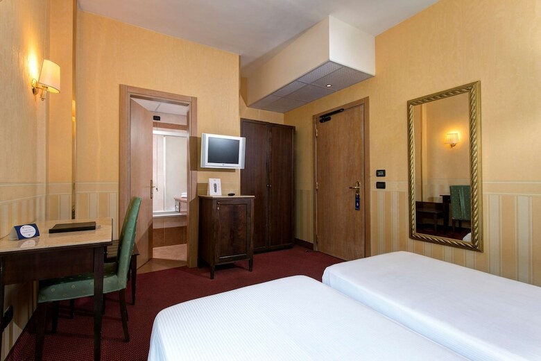 Tritone Hotel
