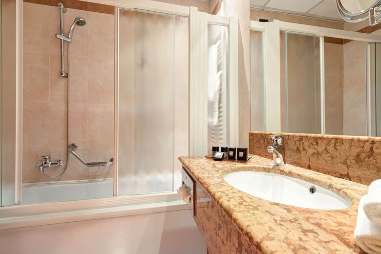 Tritone Hotel
