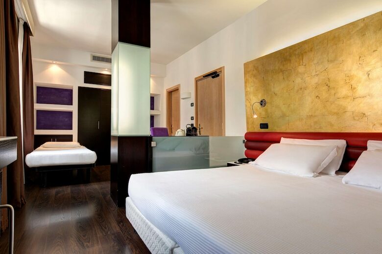 Tritone Hotel