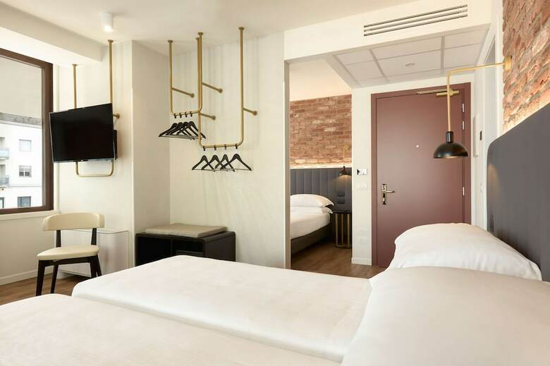 Tritone Hotel