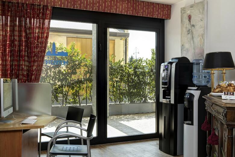 Tritone Hotel
