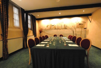 Le Phenix Hotel
