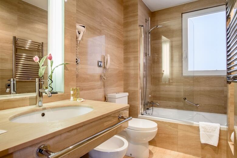 Exe Le�n Hotel