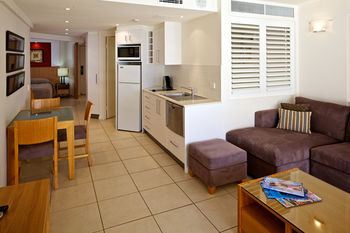Netanya Noosa Hotel
