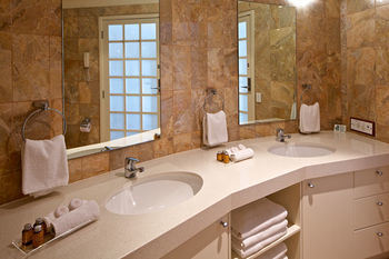 Netanya Noosa Hotel
