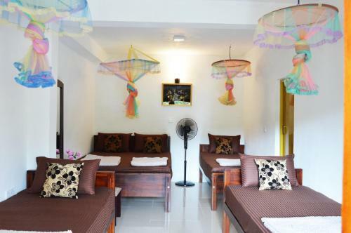 Rustle Hill Panorama Inn Hostel