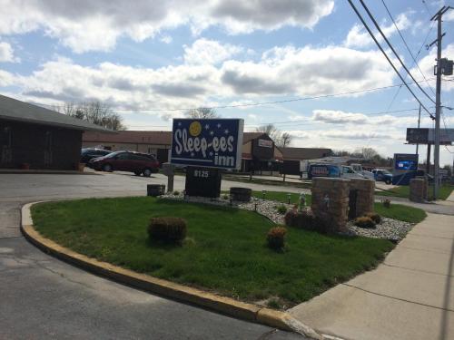 Sleep-ees Inn Motel