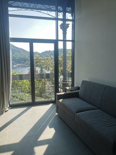 Veranda Lake View Apartment