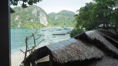 Chaokoh Phi Phi Resort And Dorm Room Hostel