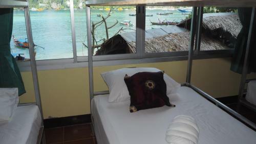 Chaokoh Phi Phi Resort And Dorm Room Hostel