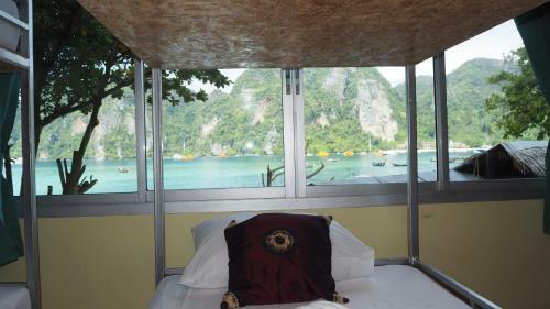Chaokoh Phi Phi Resort And Dorm Room Hostel