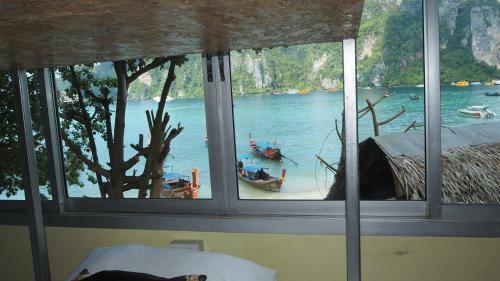 Chaokoh Phi Phi Resort And Dorm Room Hostel