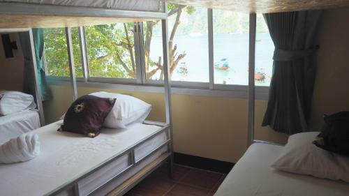 Chaokoh Phi Phi Resort And Dorm Room Hostel