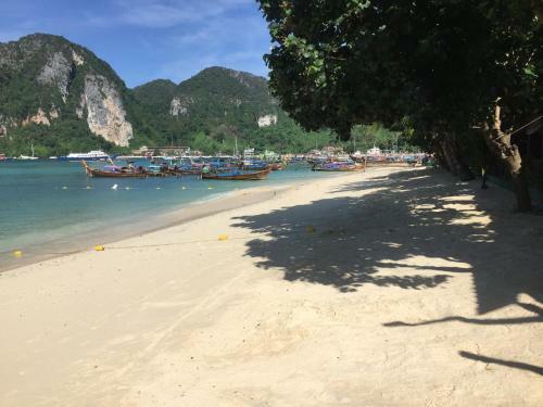 Chaokoh Phi Phi Resort And Dorm Room Hostel