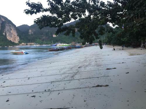 Chaokoh Phi Phi Resort And Dorm Room Hostel