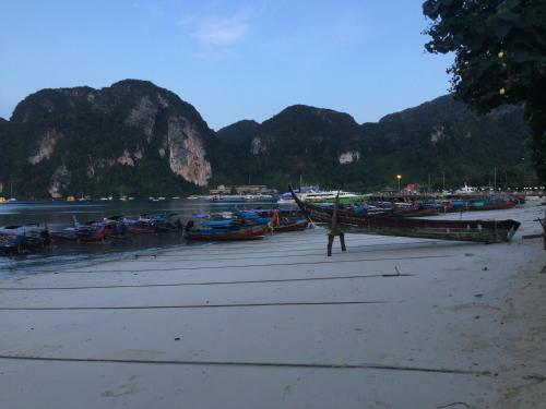 Chaokoh Phi Phi Resort And Dorm Room Hostel