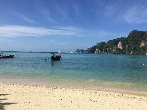 Chaokoh Phi Phi Resort And Dorm Room Hostel