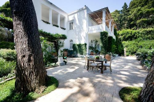 Villa Features Unique And Timeless Details
