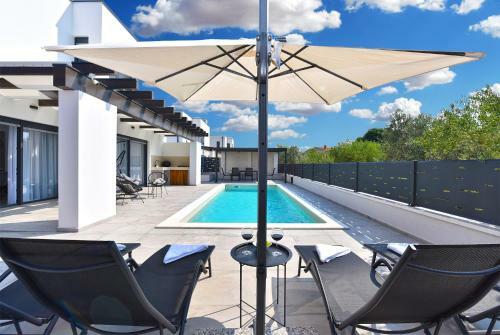 Villa Galizana 2111
