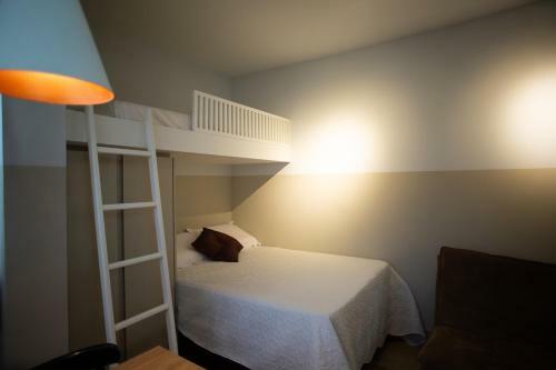 Flat Beverly Hills Apartment