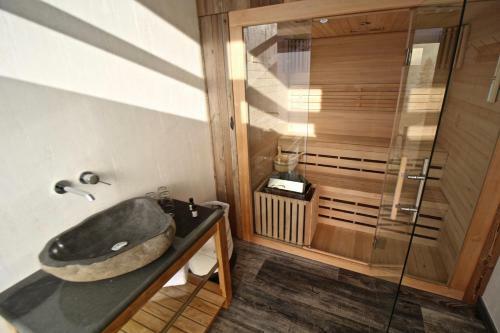 Chalet West Apartment