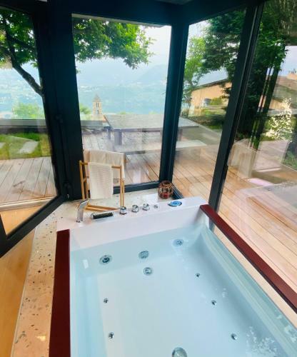 Romantic Suit With Jacuzzi Hostel
