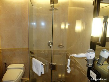 Fields Plaza Suites Apartments