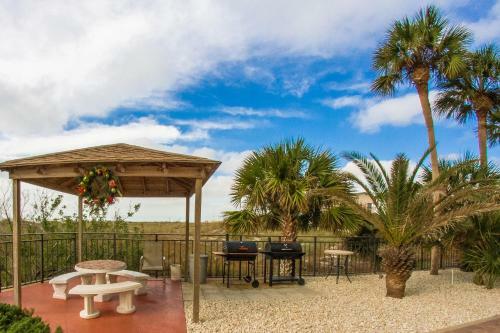 406 Madeira Norte Condo