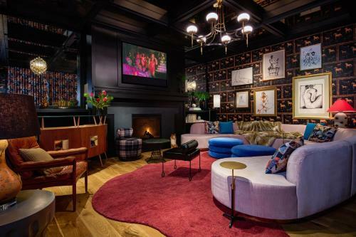 Virgin Hotels New Orleans