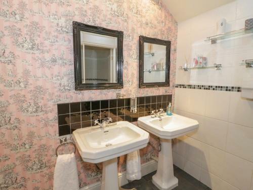 The Bar Suite Apartments