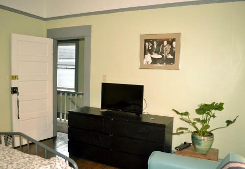 624 Jackson Guest House Hostel