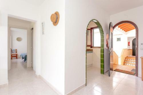 Los Delfines Biniforcat Apartment