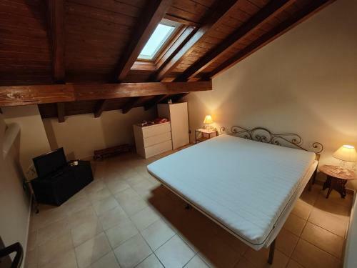 Comoda Mansarda Apartment