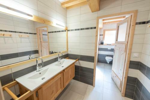 Le Chalet Bazan Bed & Breakfast