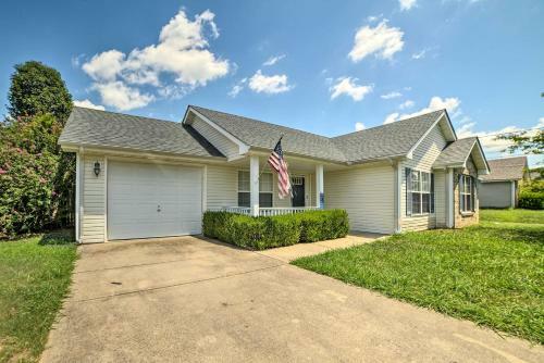 Charming Clarksville Home With Yard And Fire Pit!