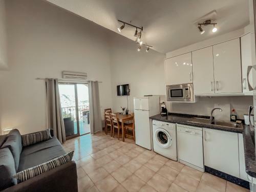Duplex In Castle Harbour, Ocean View Apartment