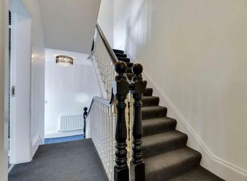 No 8, Lawrence Hill Villa