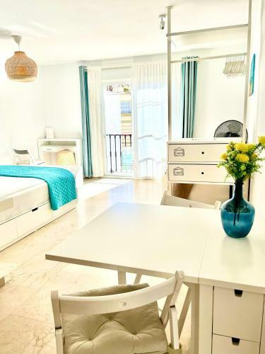 Cozy Central Studio With Terrace Apartment
