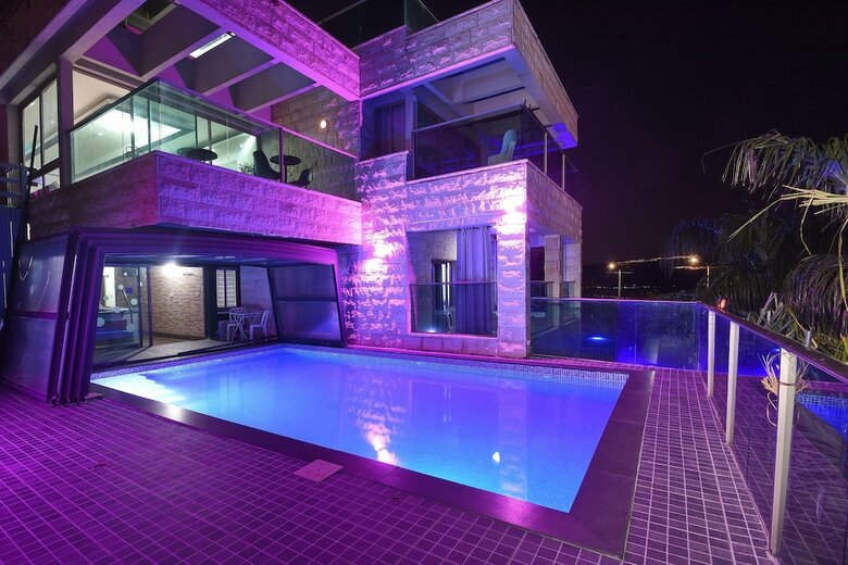 Luxury Suites Hotel