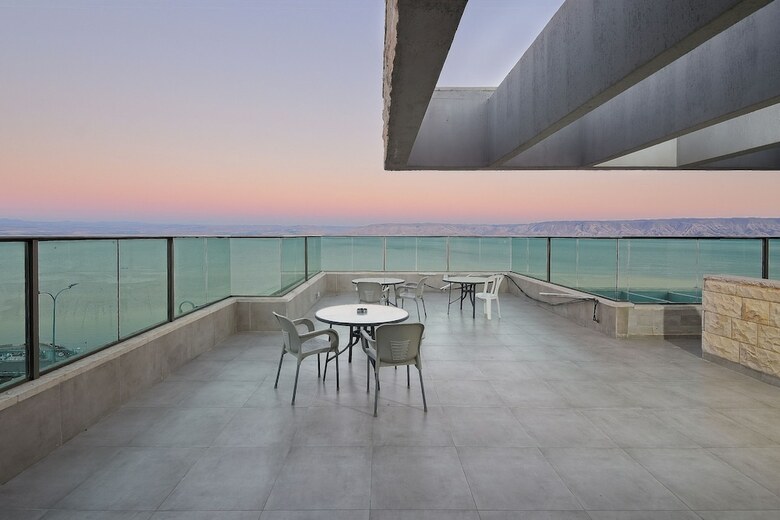 Luxury Suites Hotel