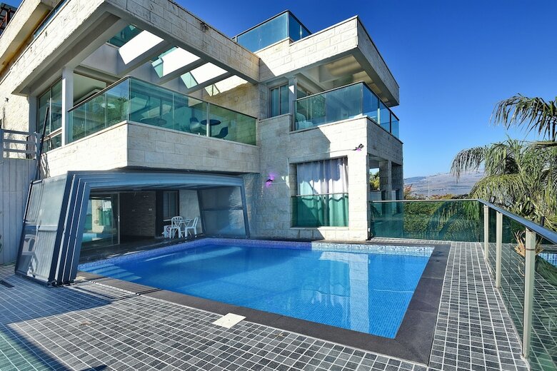 Luxury Suites Hotel