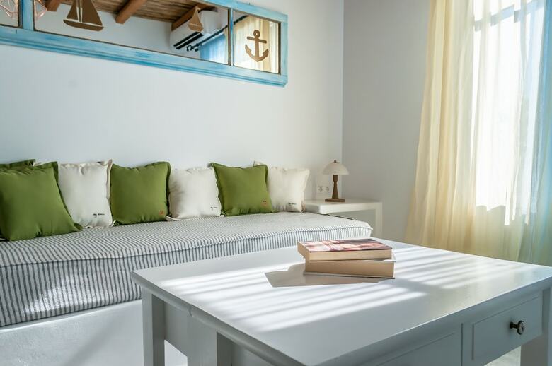 Faros Apartments