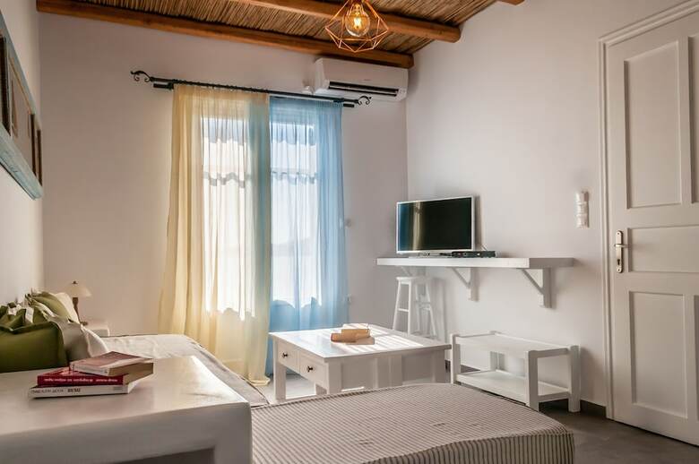 Faros Apartments