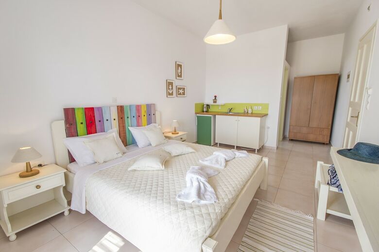 Faros Apartments