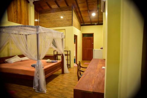 Finlanka Hotel