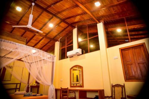 Finlanka Hotel