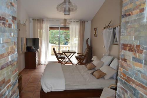 Mas Lou Souleil Bed & Breakfast