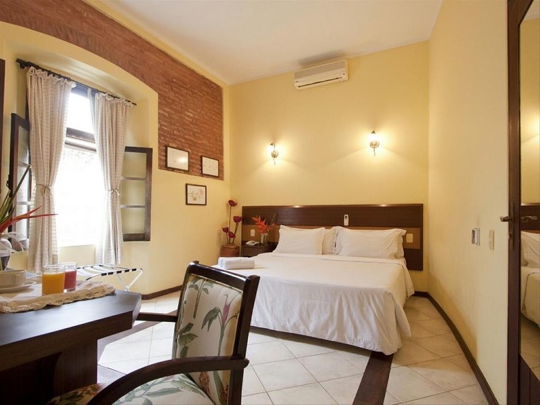 Suites Da Fl�via Hotel