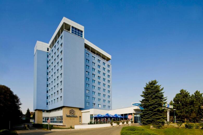Flora Hotel