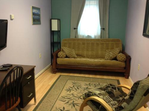 A Suite Alaskan Inn Apartment
